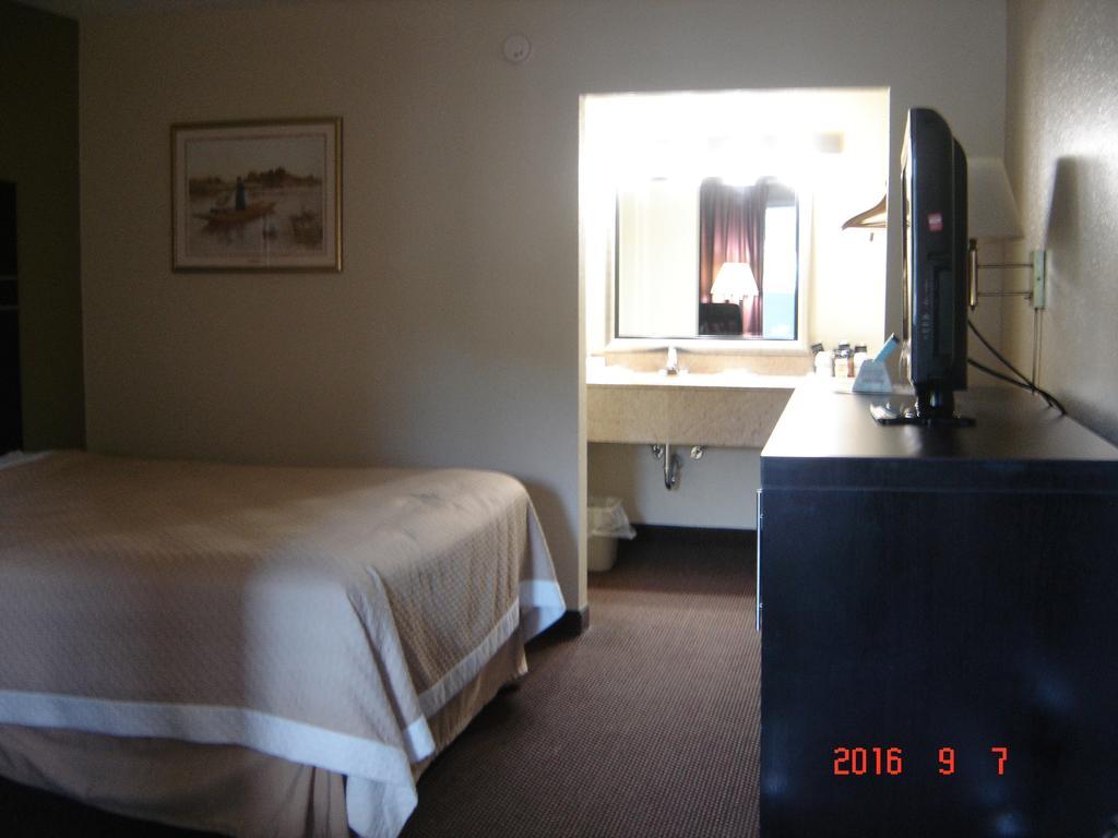 Days Inn Oil City Conference Center المظهر الخارجي الصورة